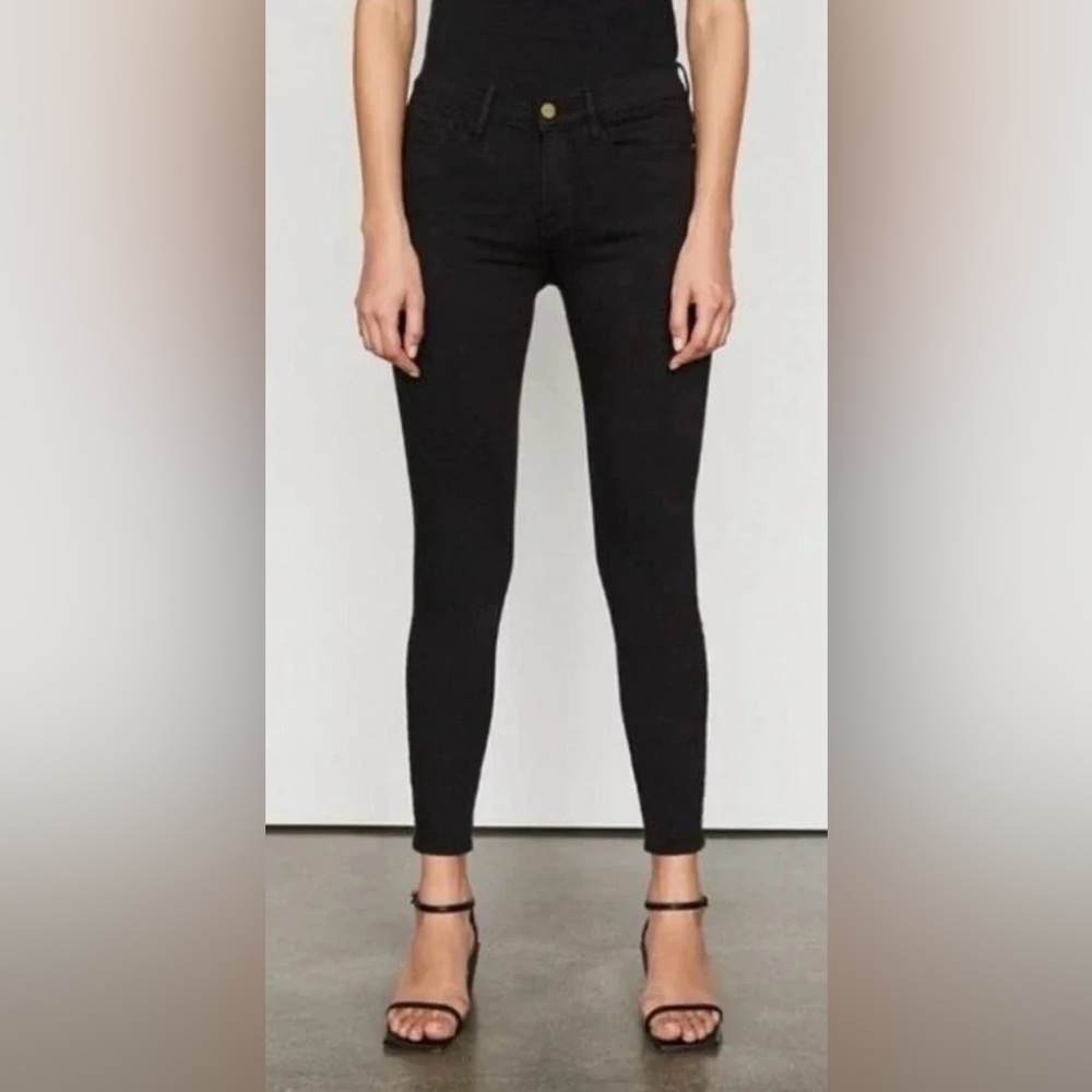 FRAME Black Le Skinny de Jeanne Size 32